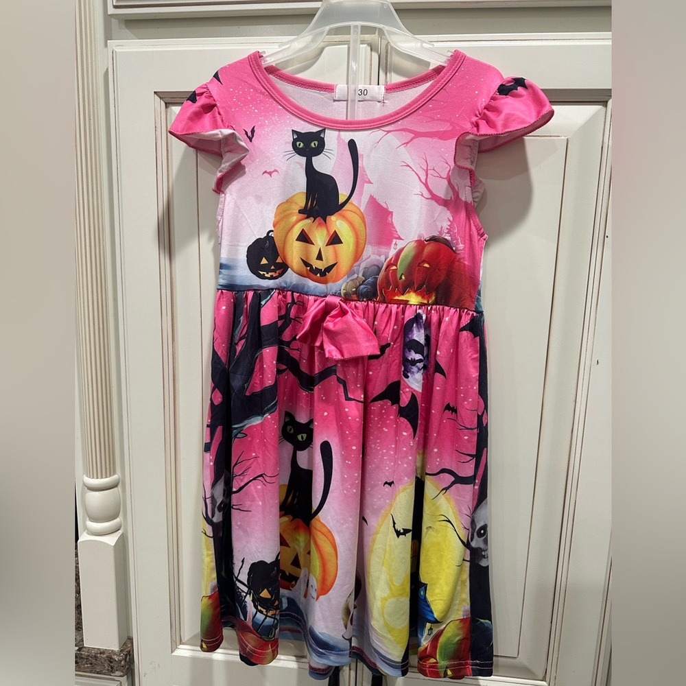 Girls Halloween dress size 9/10. Lightweight and comfy.